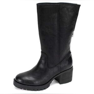 Yellow box tame moto boots